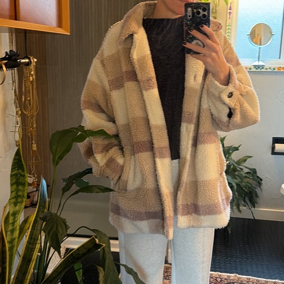 H&M teddy coat - Picture 5 of 5